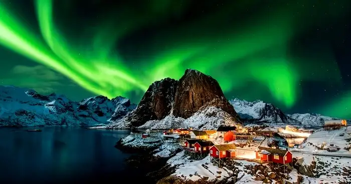 8.Aurora Borealis, 12 Natural Wonders of the World Our planet