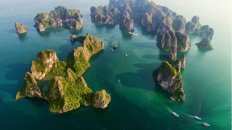 9.Ha Long Bay,12 Natural Wonders of the World Our planet
